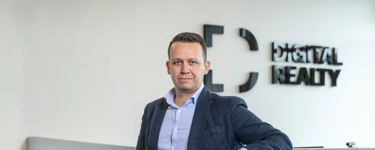 Headshot of white male in office